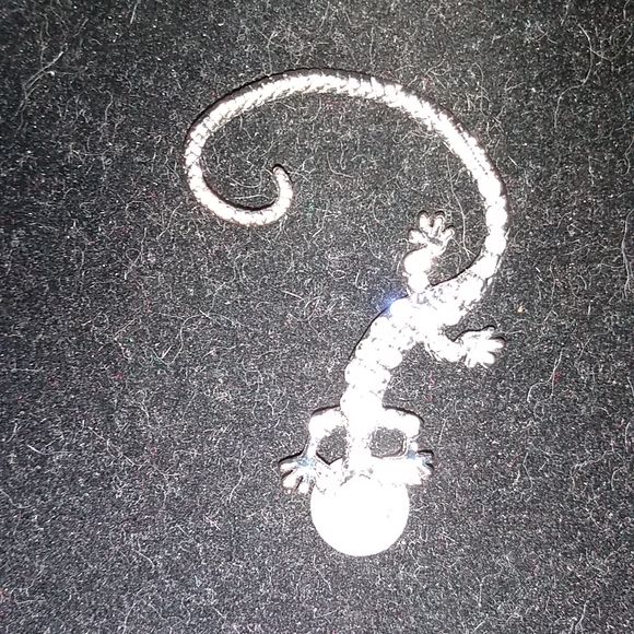 Silver Tone Wrap Around Gecko Left Earring - Picture 2 of 4